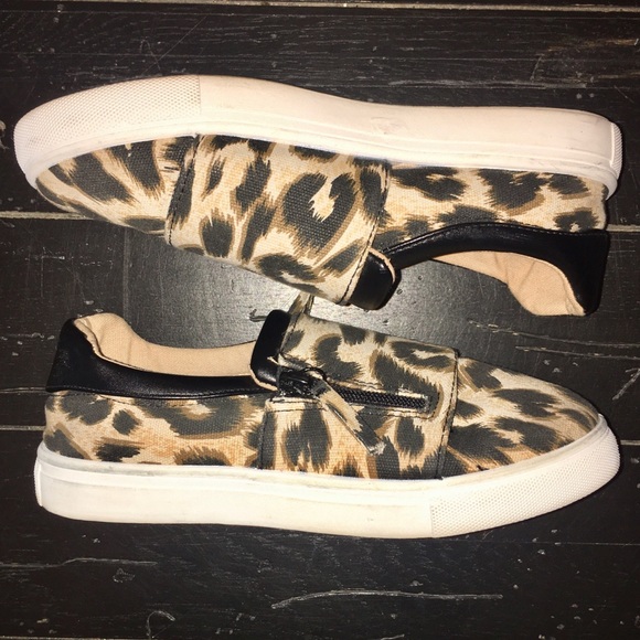 Qupid Shoes - leopard • slip-on sneakers • zipper closure